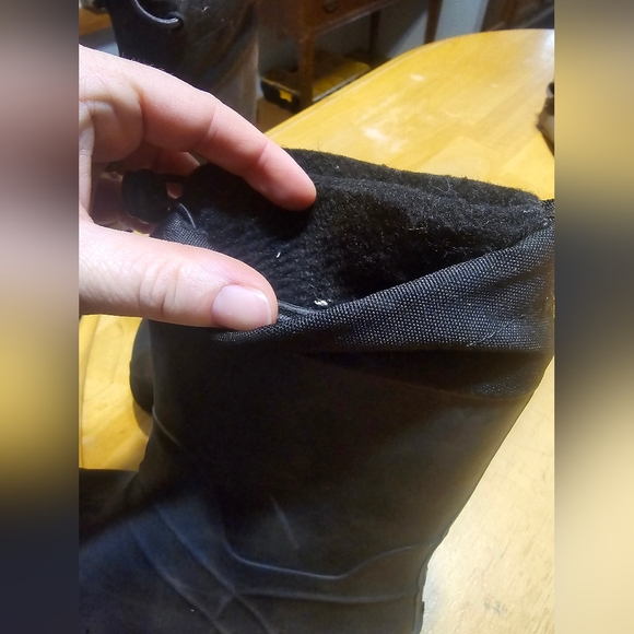 Little boys size 13 winter lined muck boots - Picture 3 of 8